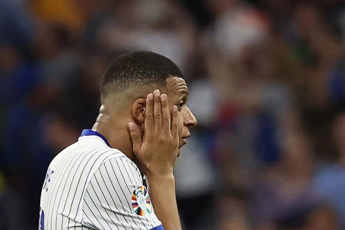 Kapten timnas Prancis Kylian Mbappe setelah timnya dikalahkan Spanyol dalam semifinal Euro 2024 di Meunchen Football Arena di Muenchen, Jerman, pada 9 Juli 2024. ANTARA/AFP/FRANCK FIFE 